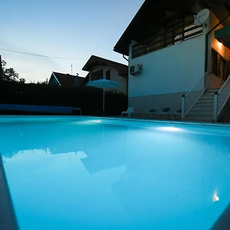 Mina Kladovo, 5-bedroom With Pool For Up To 12 People * Kladovo