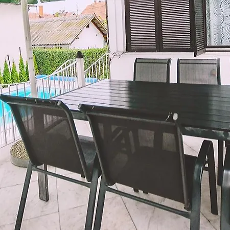 Mina Kladovo, 5-bedroom With Pool For Up To 12 People *