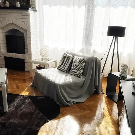 Mina Kladovo, 5-bedroom With Pool For Up To 12 People Villa