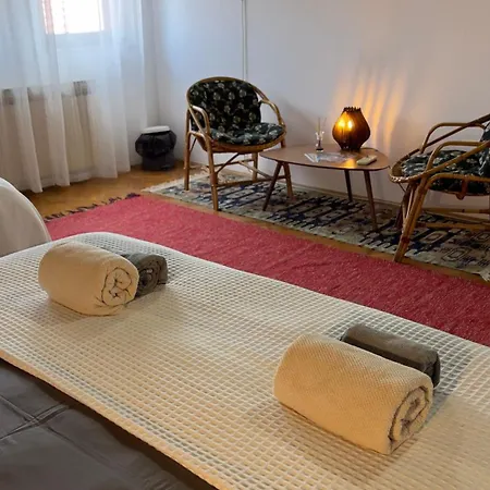 Mina Kladovo, 5-bedroom With Pool For Up To 12 People Villa *