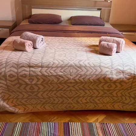 Mina Kladovo, 5-bedroom With Pool For Up To 12 People Villa Kladovo