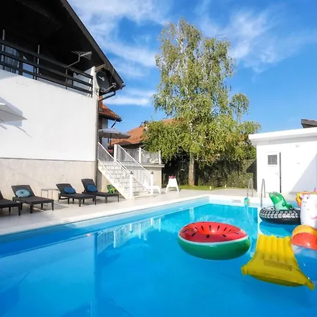 Mina Kladovo, 5-bedroom With Pool For Up To 12 People * Kladovo
