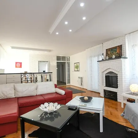 Villa Mina Kladovo, 5-bedroom With Pool For Up To 12 People *