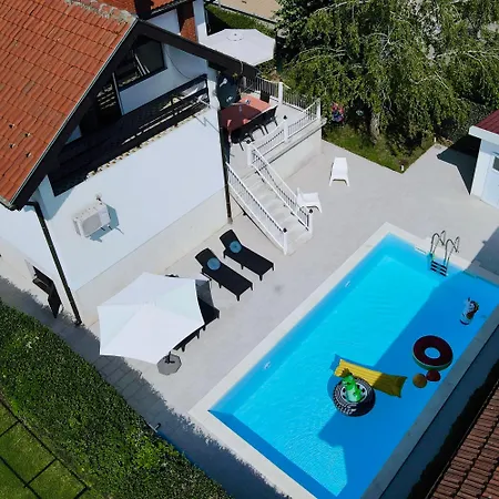Mina Kladovo, 5-bedroom With Pool For Up To 12 People *