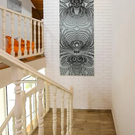 Mina Kladovo, 5-bedroom With Pool For Up To 12 People فيلة كلادوفو