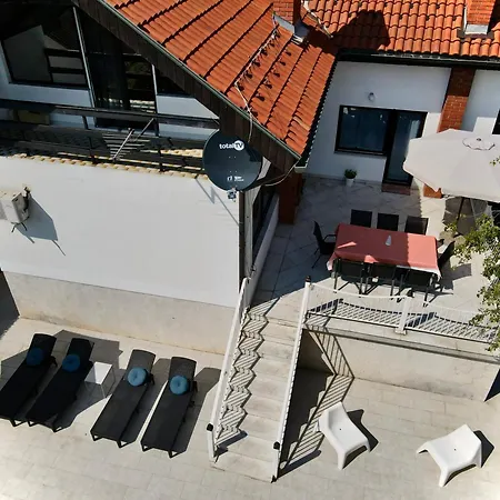 Mina Kladovo, 5-bedroom With Pool For Up To 12 People *