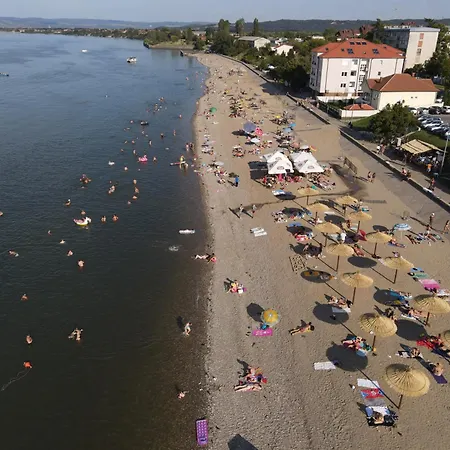 Mina Kladovo, 5-bedroom With Pool For Up To 12 People