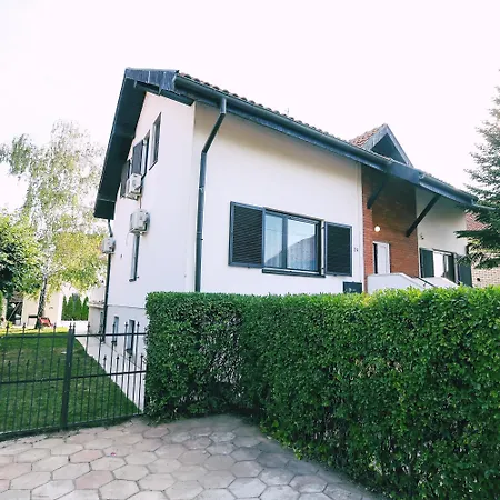 Villa Mina Kladovo, 5-bedroom With Pool For Up To 12 People *