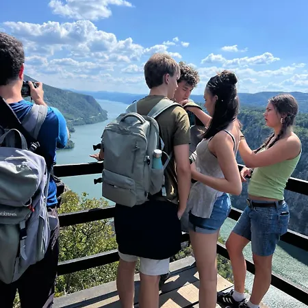 Mina Kladovo, 5-bedroom With Pool For Up To 12 People Villa *