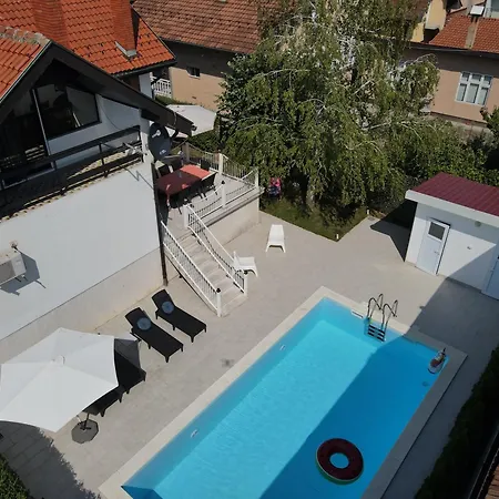 Mina Kladovo, 5-bedroom With Pool For Up To 12 People *