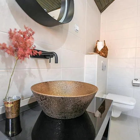 Mina Kladovo, 5-bedroom With Pool For Up To 12 People