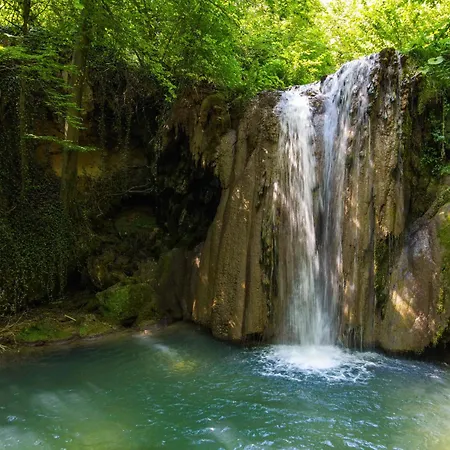 Mina Kladovo, 5-bedroom With Pool For Up To 12 People クラドヴォ