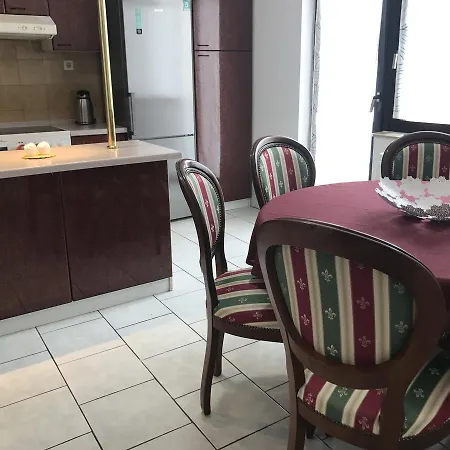 Mina Kladovo, 5-bedroom With Pool For Up To 12 People Kladovo