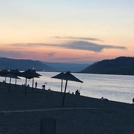 Mina Kladovo, 5-bedroom With Pool For Up To 12 People Villa Kladovo