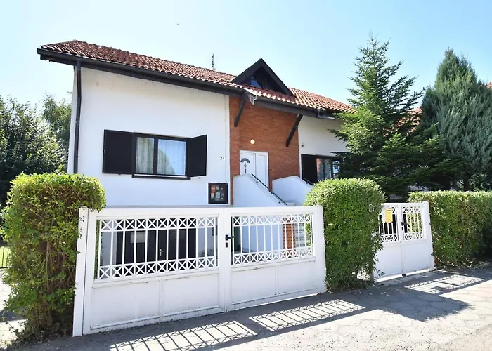 ヴィラ Mina Kladovo, 5-bedroom With Pool For Up To 12 People クラドヴォ