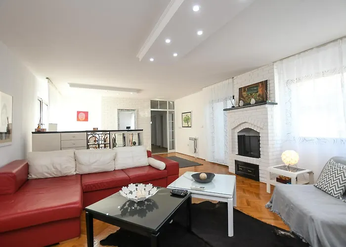 ヴィラ Mina Kladovo, 5-bedroom With Pool For Up To 12 People *