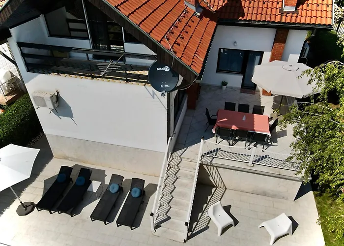 Mina Kladovo, 5-bedroom With Pool For Up To 12 People *