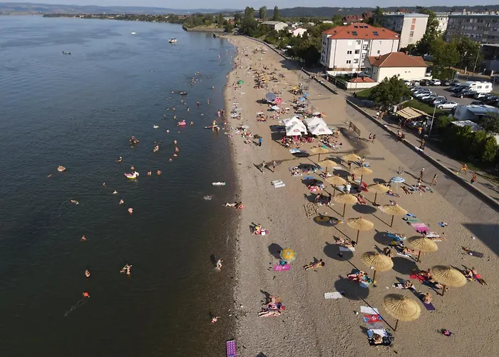 Mina Kladovo, 5-bedroom With Pool For Up To 12 People