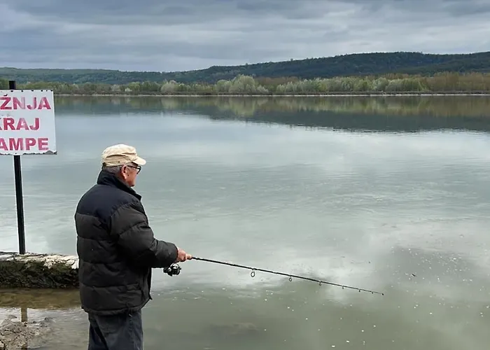 Mina Kladovo, 5-bedroom With Pool For Up To 12 People クラドヴォ