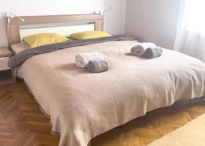 Mina Kladovo, 5-bedroom With Pool For Up To 12 People クラドヴォ