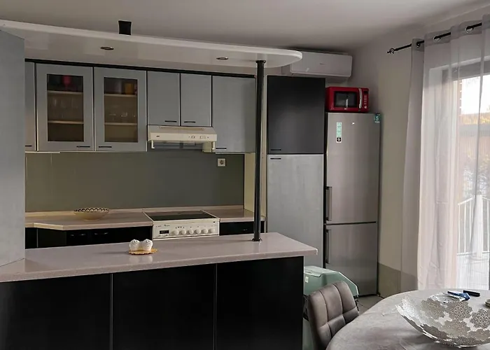 Mina Kladovo, 5-bedroom With Pool For Up To 12 People * クラドヴォ