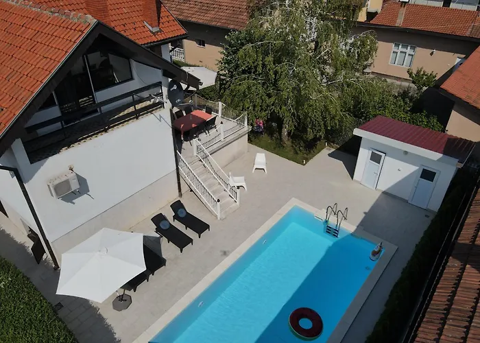 Mina Kladovo, 5-bedroom With Pool For Up To 12 People *