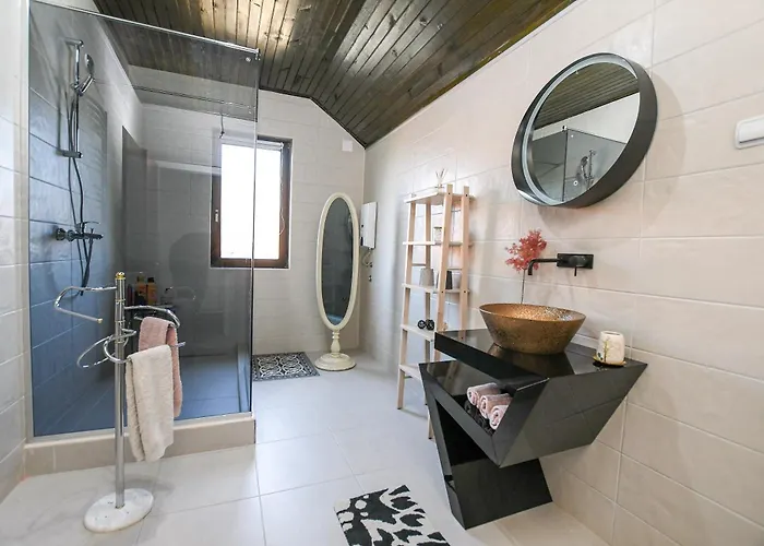 Mina Kladovo, 5-bedroom With Pool For Up To 12 People *