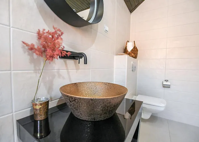 Mina Kladovo, 5-bedroom With Pool For Up To 12 People