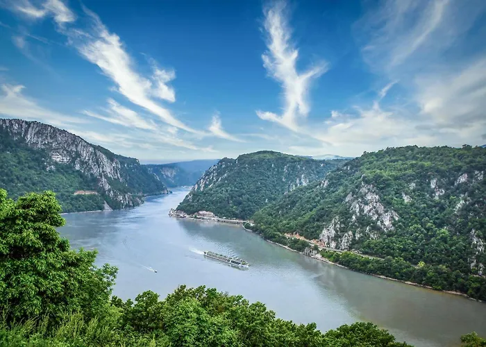 Mina Kladovo, 5-bedroom With Pool For Up To 12 People * クラドヴォ