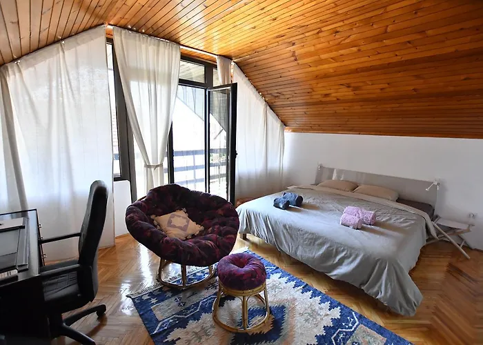 Mina Kladovo, 5-bedroom With Pool For Up To 12 People * クラドヴォ